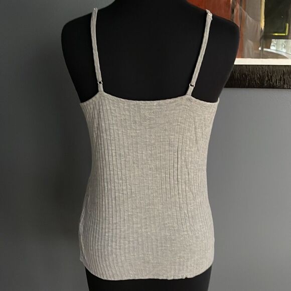 Hem & Thread gray ribbed ruffle neckline adjustable strap stretch tank. Medium - Picture 3 of 4